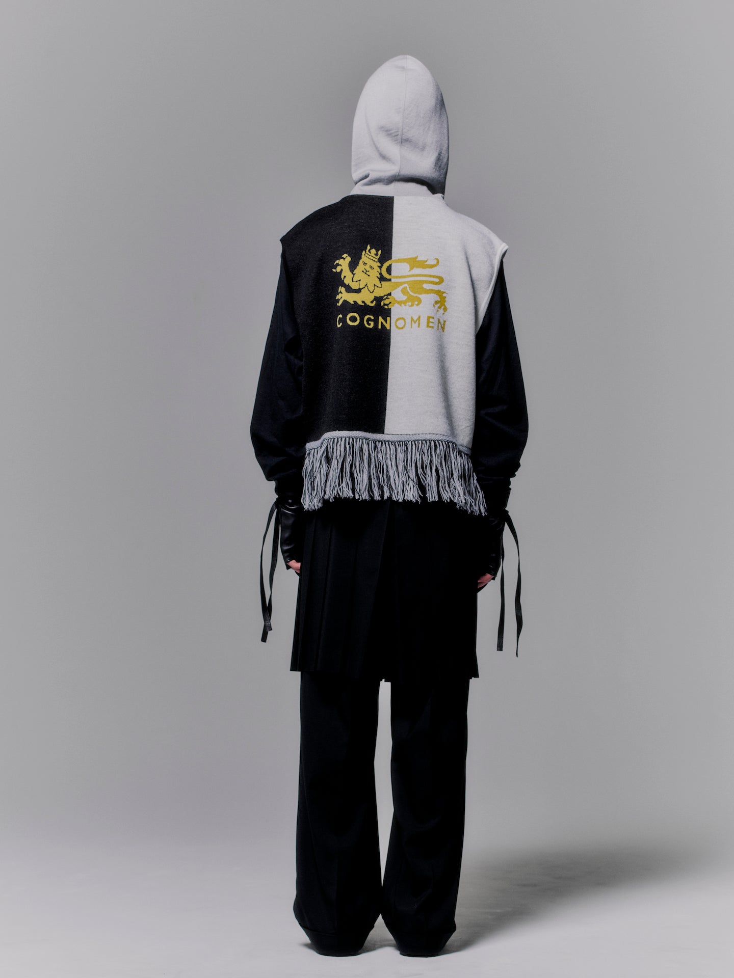 MIXED RACE KNIT VEST