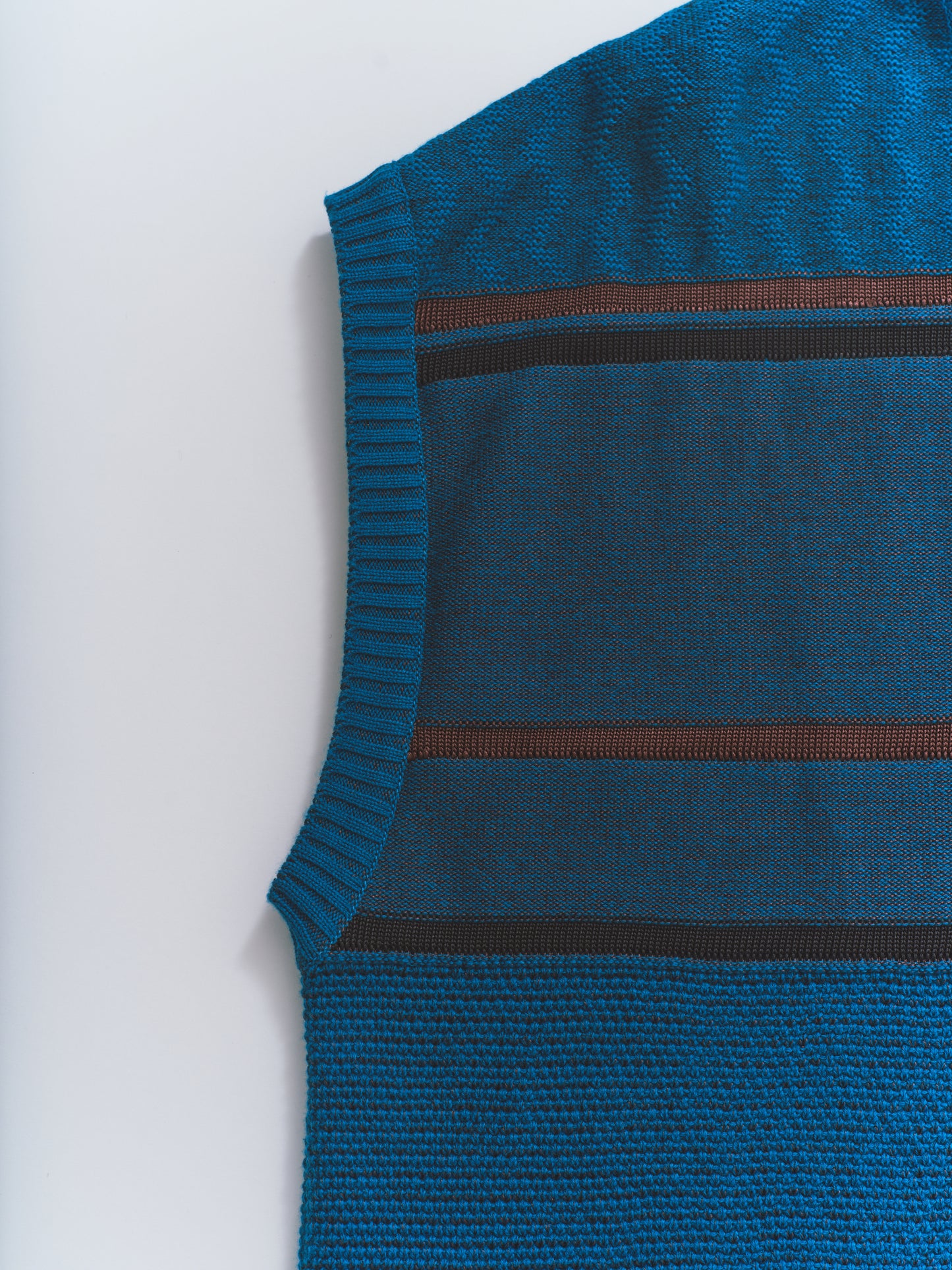 COLOUR TONE KNIT VEST